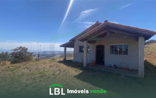 Chácara à venda com duas casas