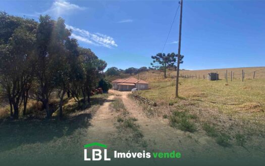 Chácara à venda com duas casas