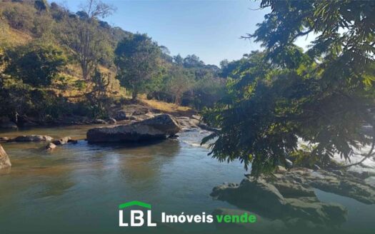 Terreno com cachoeira privativa