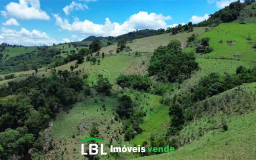 Terreno com cachoeira privativa